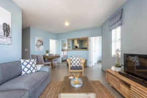 Sunset on Hill Beachfront Apartment Bloubergstrand